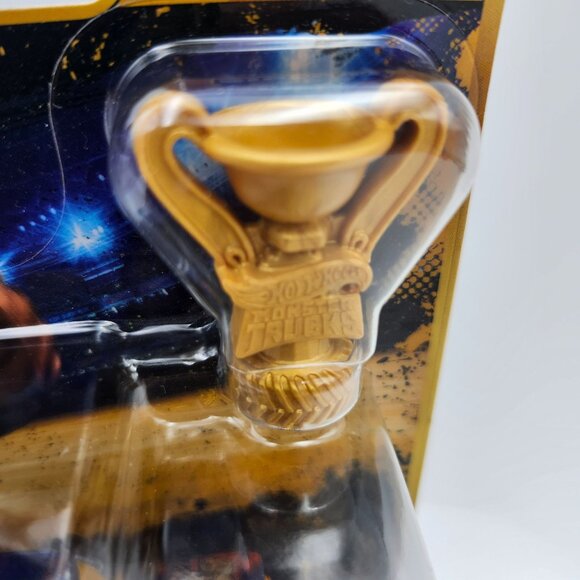 Hot Wheels Monster Trucks Bigfoot 50th Anniversary Trophy Champions - Picture 5 of 6